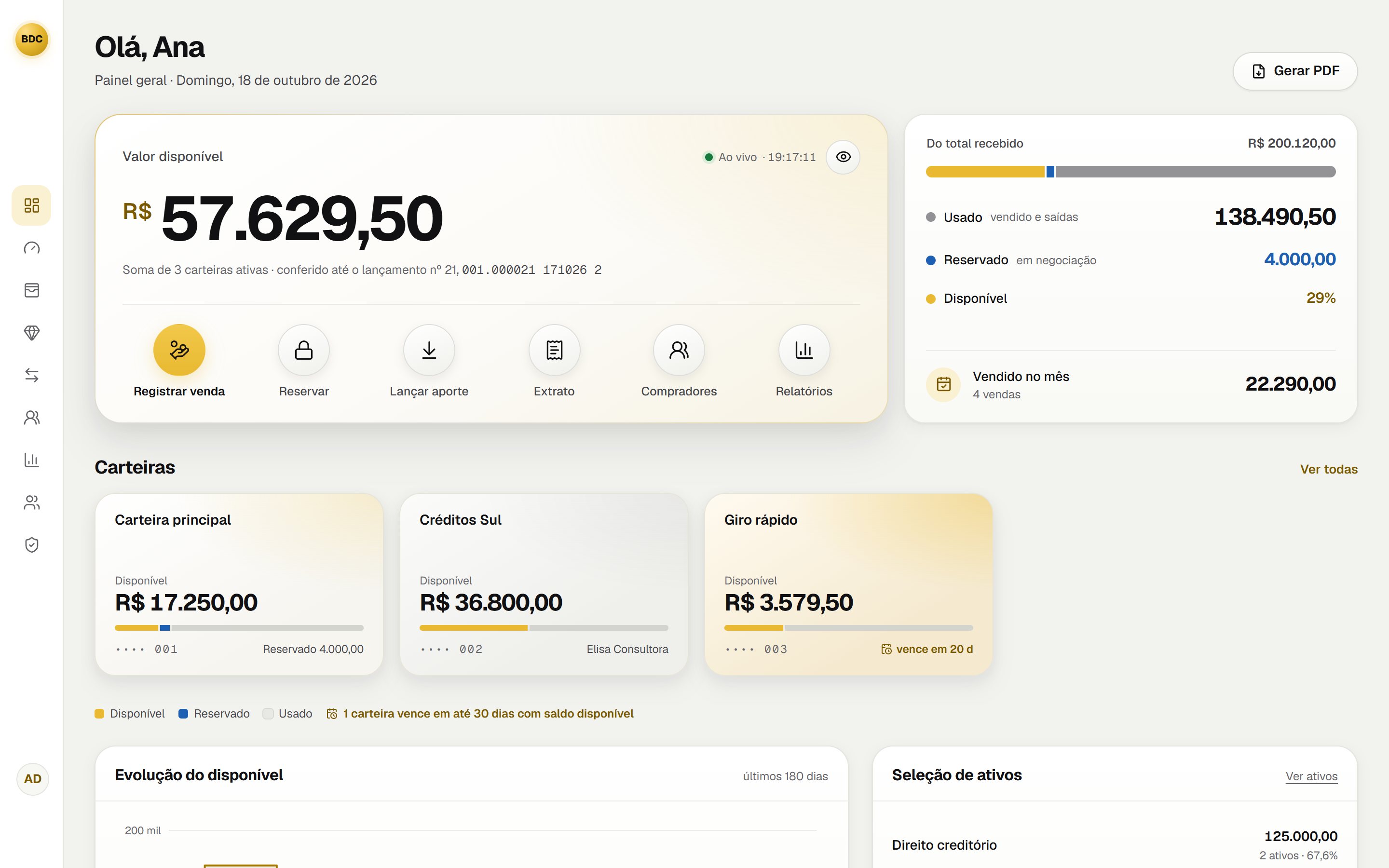 Painel com o valor disponível no cartão preto, atalhos e carteiras